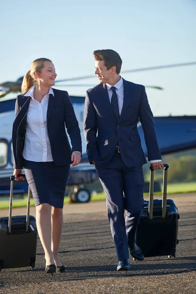 Businesswoman And Businessman In Discussion As They Walk Away Fr — Stock Photo, Image