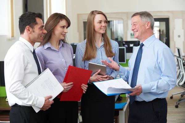 Business-Team som har möte i moderna kontor — Stockfoto