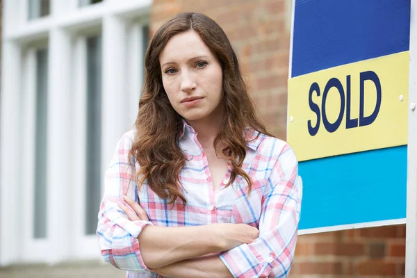 Portrait Of Young Woman Forced To Sell Home Through Financial Pr — Stock Photo, Image