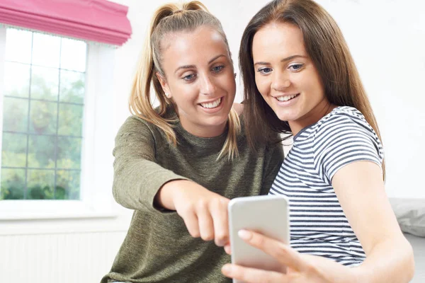 Teenage Girls Reading Text Message On Mobile Phone — Stock Photo, Image