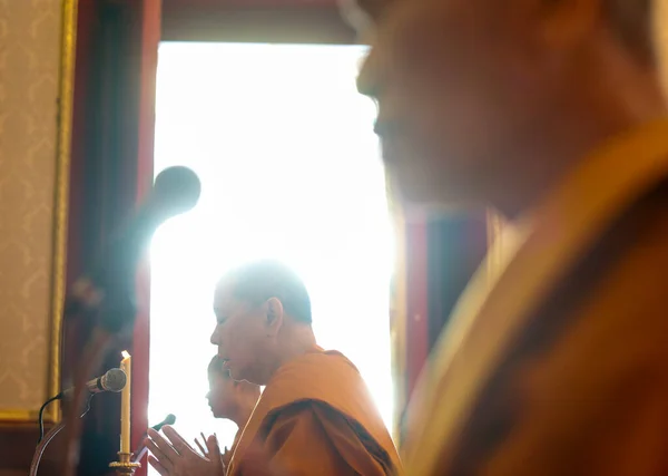 Bangkok Thailand März 2020 Ein Thailändischer Buddhistischer Mönch Mit Einer — Stockfoto
