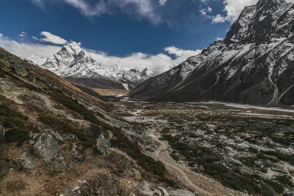 Ama Dablam Neaplban. Himalája hegyei az örök táborba vezető úton. — Stock Fotó