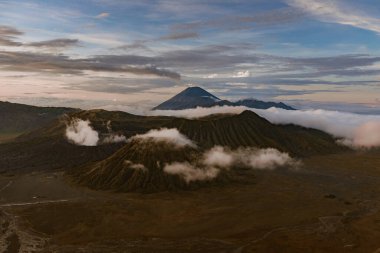 Bromo Tengger Semeru 'da sabah manzarası. Etkin volkan