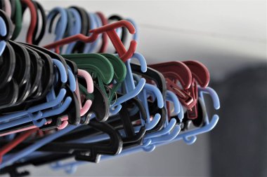 Plastik askılık resmi