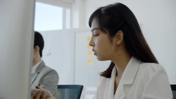 Asian Business People Woman Sitting Modern Office Colleague Man Use — Stock Video