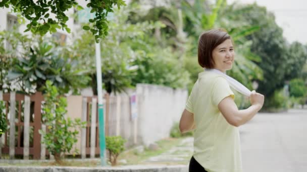 Mujeres Asiáticas Años Entrenando Pueblo Con Una Sensación Felicidad Una — Vídeos de Stock