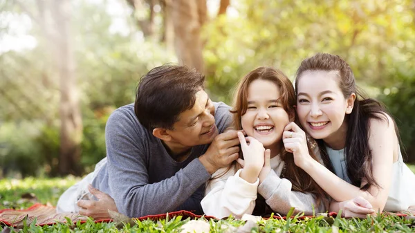 Asian Family Has Father Mother Hugging Daughters Happy Smile Park — Stock Photo, Image