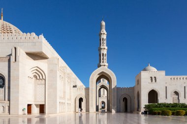 Umman, Muscat 'taki Sultan Qaboos Büyük Camii' nin dış görünüşü