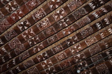 Geleneksel Omani evinin dekore edilmiş tavanı