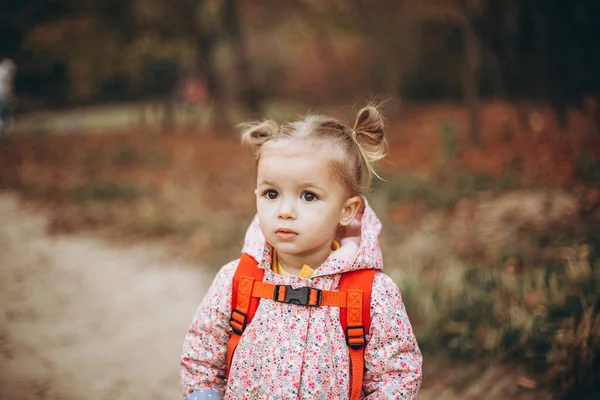 2019 Вінницька Україна Маленька Гарненька Дівчина Позує Фотографію Під Час — стокове фото