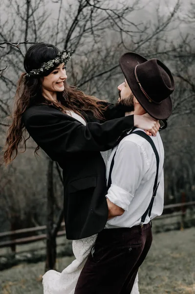 Muhteşem Bir Gelin Şık Bir Damat Boho Düğün Çifti Muhteşem — Stok fotoğraf