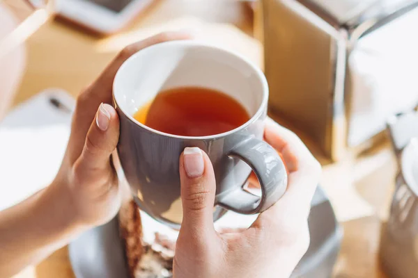 Fluxo Trabalho Freelancer Uma Mesa Café Pessoas Têm Café Bate — Fotografia de Stock