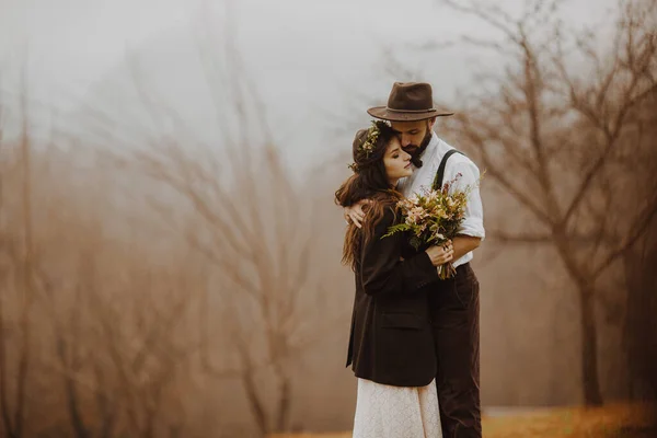 Novia Hermosa Elegante Novio Pareja Boda Boho Ceremonia Lujo Las —  Fotos de Stock