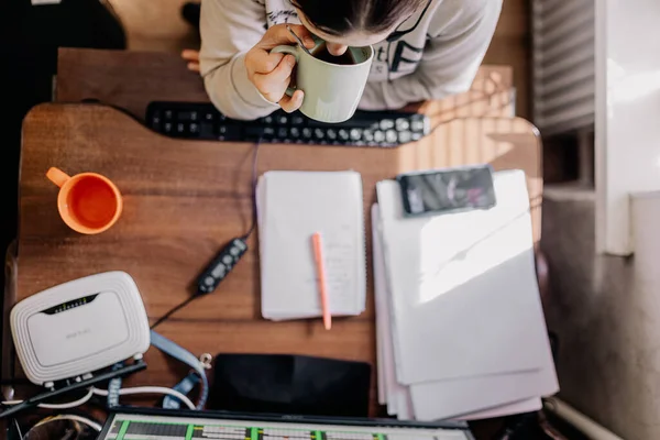 Die Junge Frau Arbeitet Einem Online Call Center Das Ihrem — Stockfoto