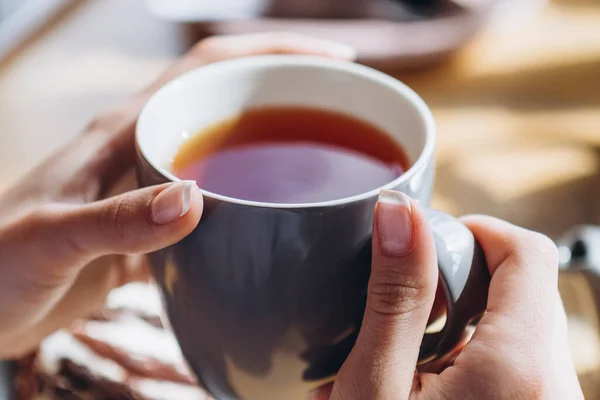 Fluxo Trabalho Freelancer Uma Mesa Café Pessoas Têm Café Bate — Fotografia de Stock