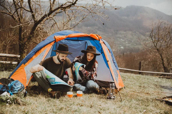 2018 Yaremche Ukrayna Şık Bir Çift Gezgin Bir Adam Bir — Stok fotoğraf