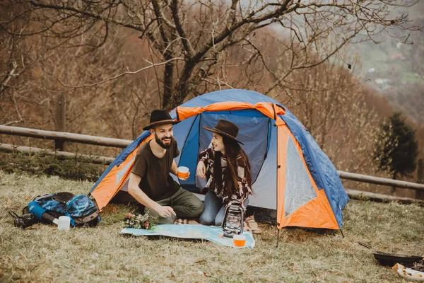 2018 Yaremche Ukrayna Şık Bir Çift Gezgin Bir Adam Bir — Stok fotoğraf