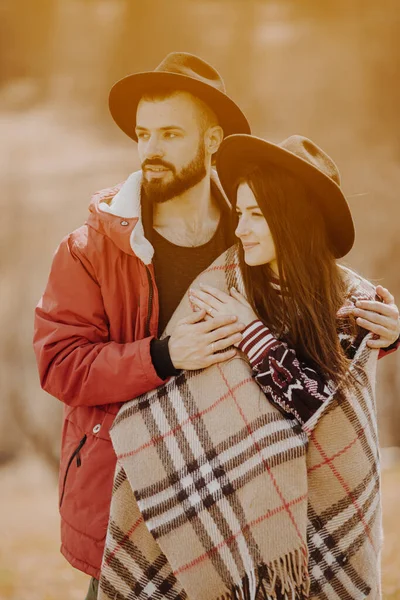 2018 Yaremche Ukraine Stylish Couple Travelers Man Woman Had Picnic — Stock Photo, Image