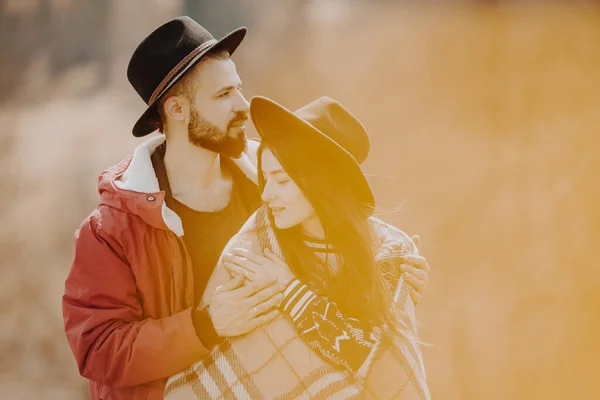 2018 Yaremche Ukraine Stylish Couple Travelers Man Woman Had Picnic — Stock Photo, Image