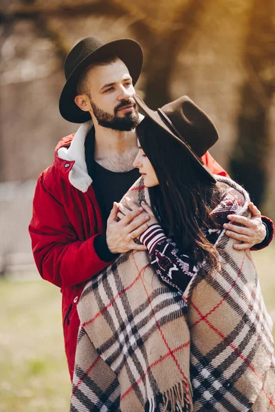 2018 Yaremche Ukraine Loving Couple Stylish Bearded Man Attractive Woman — Stock Photo, Image