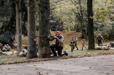 13.10.2019 Vinnitsa, Ukrayna: Almanya, Ukrayna ve Rusya 'dan askeri kulüplerin yer aldığı İkinci Dünya Savaşı askeri muharebelerinin yeniden inşasına sahne