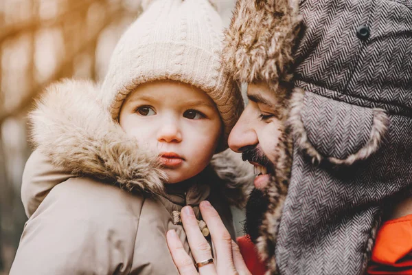 Bello Barbuto Giovane Papà Sua Piccola Figlia Dolce Divertirsi All — Foto Stock