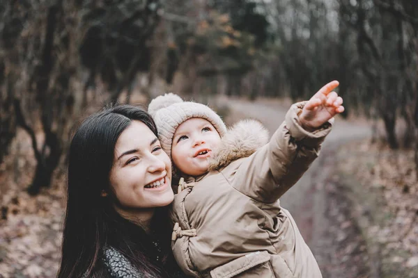 Portrait Young Beautiful Mother Her Cute Little Daughter Walking Cool — Stock Photo, Image