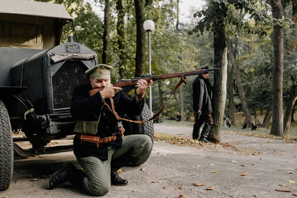 2019 Vinnitsa Ucrânia Atores Militares Mantêm Armas Segunda Guerra Mundial — Fotografia de Stock