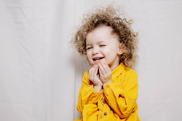 2019 Vinnytsia Ucrania Retrato Niño Con Emociones Abiertas Genuinas Movimientos —  Fotos de Stock
