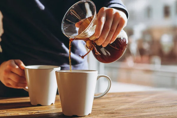 Der Kaffee Wird Alternativ Mit Einem Papierfilter Zubereitet Und Ein — Stockfoto