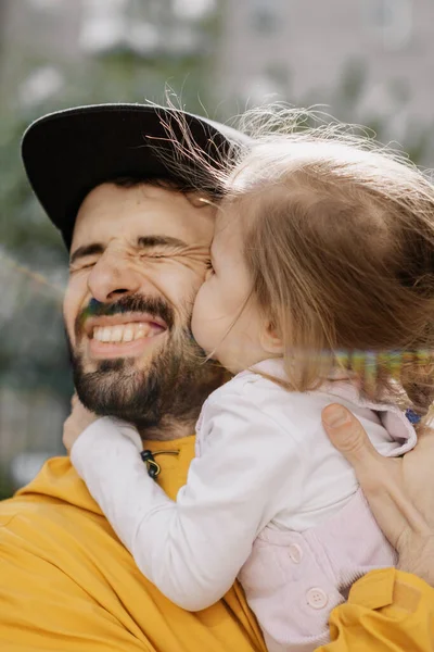 Portrait Stylish Pretty Father His Little Daughter Went Walk Playground — Stock Photo, Image