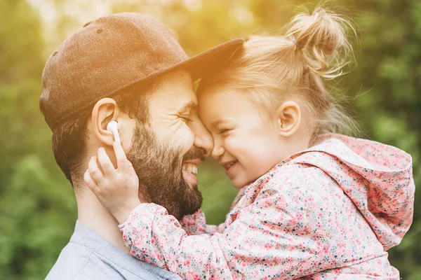 Stylish Bearded Father His Little Daughter His Arms Backdrop Green — Stock Photo, Image