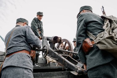 13.10.2019 Vinnitsa, Ukrayna: Almanya, Ukrayna ve Rusya 'dan askeri kulüplerin yer aldığı İkinci Dünya Savaşı askeri muharebelerinin yeniden inşasına sahne