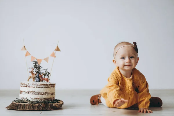 Святкувати День Народження Дочки Сьогодні Рік Батьки Приготували Смачний Торт — стокове фото
