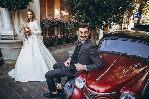 Sesión Fotos Boda Pareja Atractiva Georgia Apariencia Perfecta Ropa Boda —  Fotos de Stock