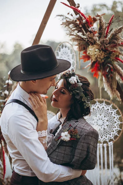 Novia Novio Con Estilo Feliz Pareja Boda Una Ceremonia Boda —  Fotos de Stock