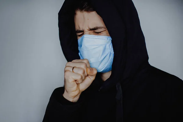 Karantina Sırasında Evden Ayrılan Herkes Için Zorunlu Tıbbi Maske Ceket — Stok fotoğraf