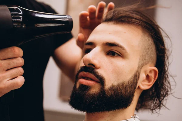 Proces Van Kapsels Stijlvolle Styling Van Lange Mannen Haar Kapper — Stockfoto