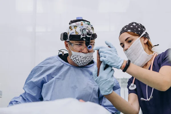 2019 Vinnitsa Ukraine Eine Krankenschwester Die Bei Der Operation Hilft — Stockfoto