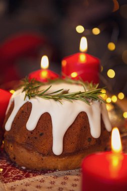 Süslü Noel pastası: Geleneksel Avrupa Noel pastası, mis kokulu ev yapımı çalgılar