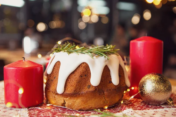 Geschmückter Weihnachtskuchen Traditionelles Europäisches Weihnachtsgebäck Duftender Selbst Gebackener Stollen — Stockfoto