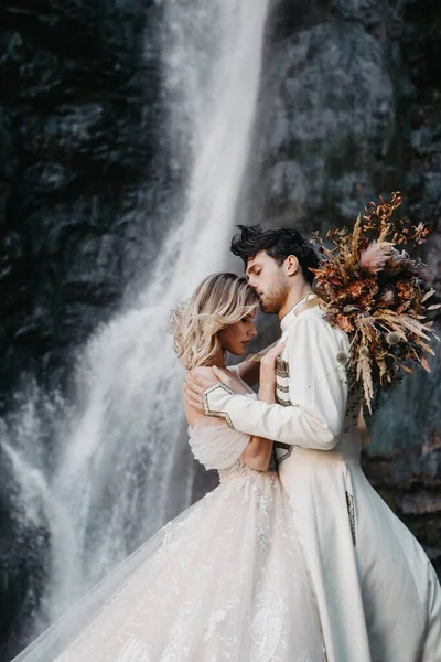 Efeito Ruído Foco Seletivo Emoções Sinceras Paixão Amor Noivas Uma — Fotografia de Stock