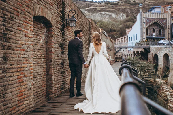 Stylový Pár Nevěst Gruzínské Styl Svatba Muž Knírem Oblečený Kostýmu — Stock fotografie