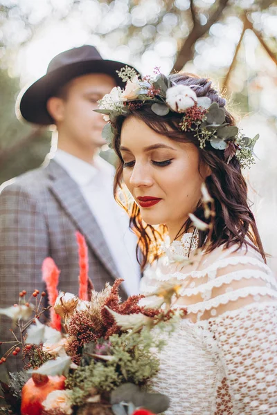 Retrato Chica Bonita Vestido Novia Con Hermoso Peinado Sonrisa Perfecta —  Fotos de Stock