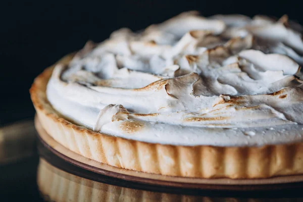 Smaklig Citronmarängpaj Traditionell Fransk Sötsaksbakelse Läcker Aptitretande Hemlagad Dessert Med — Stockfoto