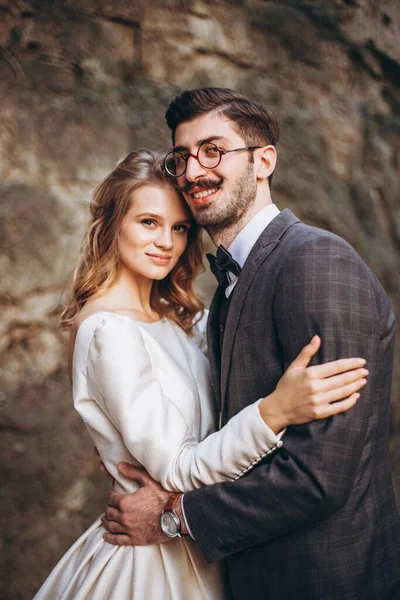 Sesión Fotos Boda Pareja Atractiva Georgia Apariencia Perfecta Ropa Boda —  Fotos de Stock