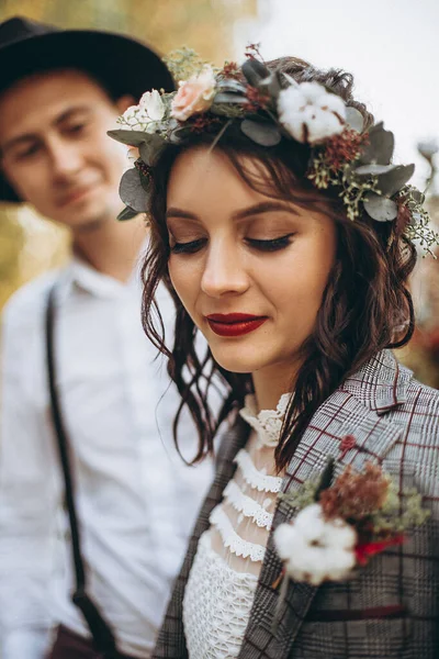 Bride Stylish Groom Casal Feliz Uma Cerimônia Casamento Livre Parque — Fotografia de Stock