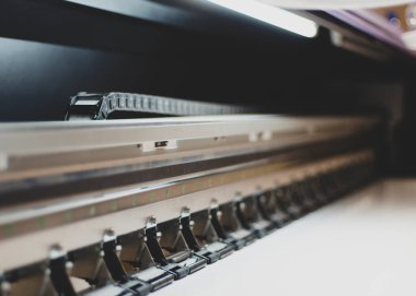 Modern bir matbaada poligrafik ekipman kopyalama alanı