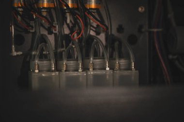 Devre kesicili elektrik santrali. Elektrik arkaplanı