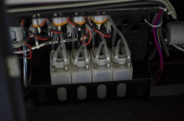 Devre kesicili elektrik santrali. Elektrik arkaplanı